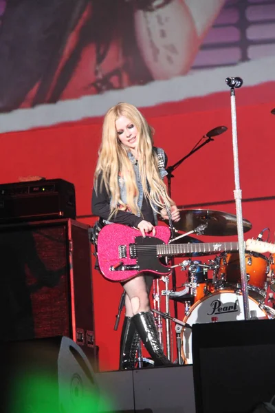 Kanadensiska Sångerskan Avril Lavigne Utför Hennes Konsert Guangzhou Sydöstra Chinas — Stockfoto