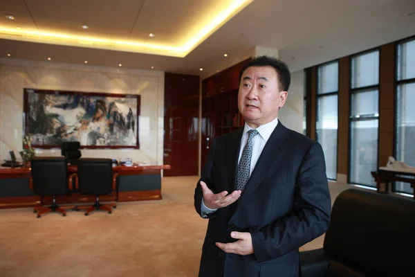 Wang Jianlin Wanda Grubu Başkanı Pekin Ofisinde Bir Röportaj Sırasında — Stok fotoğraf