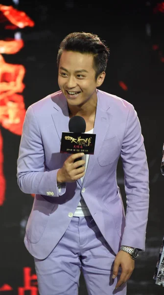 中国俳優ケ チャオを話す彼の新しい映画のプレミアのための記者会見中に北京 中国の 2014 — ストック写真