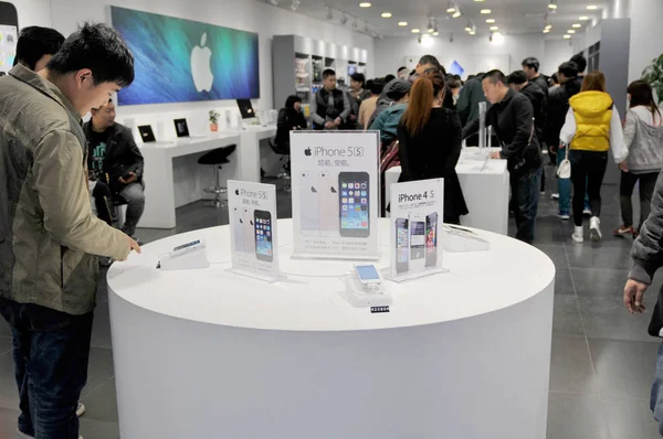 Kínai Vásárlók Várni Vásárolni Iphone Iphone Okostelefonok Egy Apple Áruház — Stock Fotó