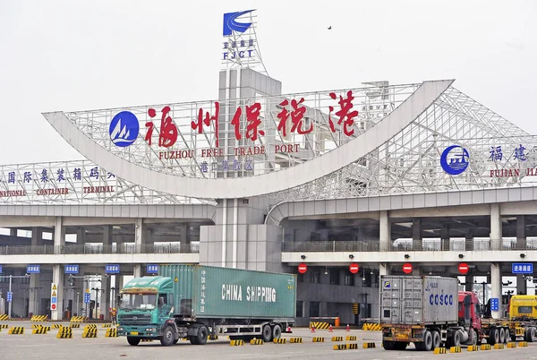 Kontenery Transportowe China Shipping Cosco Porcie Fuzhou Wolnego Handlu Mieście — Zdjęcie stockowe