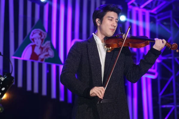 Chanteuse Taïwanaise Leehom Wang Joue Violon Simply Life Festival 2014 — Photo