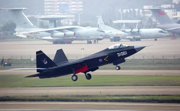 Chinese Stealth Fighter Jet Takes Demonstration Flight 10Th China International — 图库照片