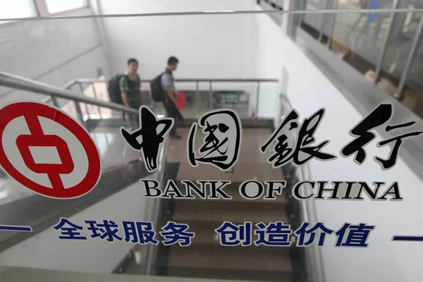 File Pedestres Passar Por Anúncio Banco China Boc Cidade Nantong — Fotografia de Stock