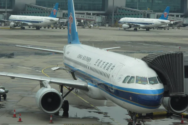 Самолеты China Southern Airlines Показаны Пекинском Столичном Международном Аэропорту Пекине — стоковое фото