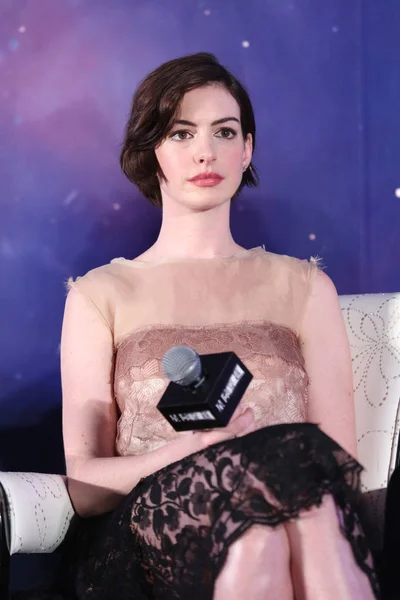 American Actress Anne Hathaway Attends Press Conference Her New Movie — Stock Photo, Image