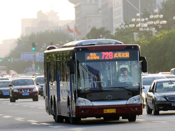 Автобус Путешествует Среди Массы Автомобилей Проспекте Чанган Пекине Китай Мая — стоковое фото