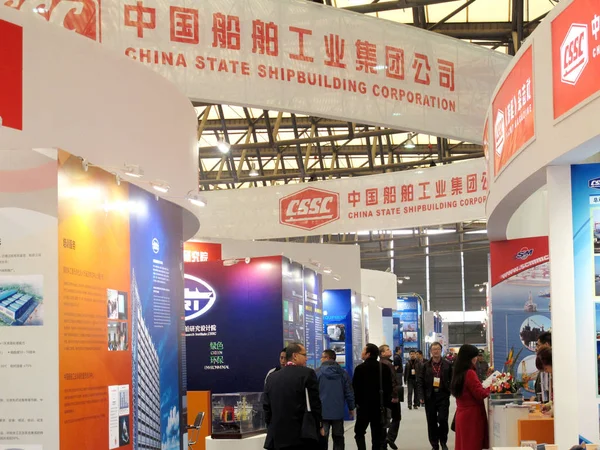 Människor Besöker Stand China State Shipbuilding Corporation Cssc Utställning Shanghai — Stockfoto