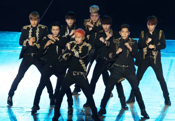 Участники Южнокорейской Поп Группы Super Junior Выступают Время Концерта Тайбэе — стоковое фото