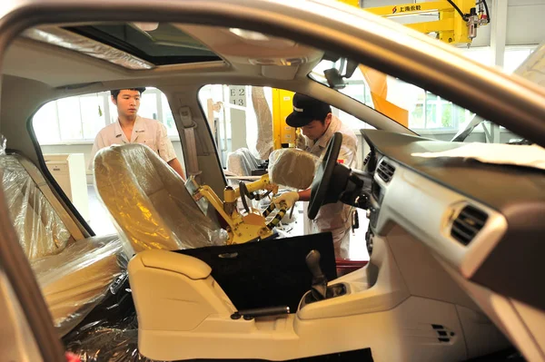 Trabajadores Chinos Montan Automóvil Citroen Línea Montaje Tercera Planta Automóviles — Foto de Stock