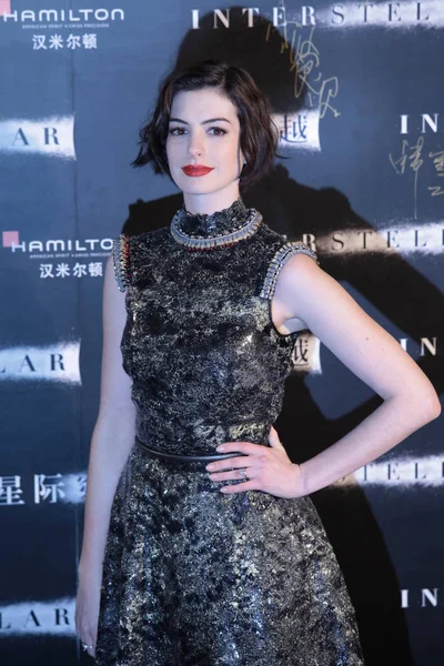 Actriz Estadounidense Anne Hathaway Posa Alfombra Roja Para Estreno China — Foto de Stock