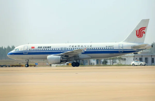 Repülőgép Air China Veszi Wuhan Tianhe Nemzetközi Repülőtér Wuhan Város — Stock Fotó