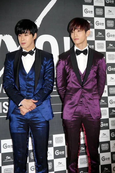 Jung Yun Know Yunho Vänster Och Max Changmin Shim Chang — Stockfoto