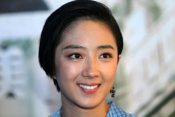 彼女の映画は つのステップで 2014 日北西の中国陝西省西安市での記者会見の間に台湾の女優 Gwei 倫美笑顔 — ストック写真