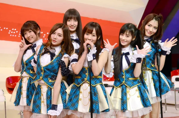 Miembros Del Grupo Ídolos Chinos Snh48 Actúan Durante Episodio Del —  Fotos de Stock