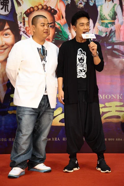 Actor Hong Kong Benny Chan Derecha Habla Junto Actor Lam —  Fotos de Stock