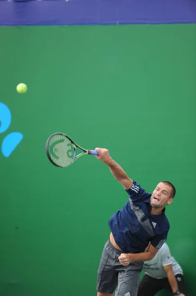 Mikhail Youzhny Της Ρωσίας Σερβίρει Ένα Πλάνο Για Την Μπατε — Φωτογραφία Αρχείου