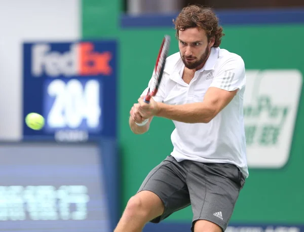 Ernests Gulbis Letonia Devuelve Una Oportunidad Mikhail Youzhny Rusia Durante —  Fotos de Stock