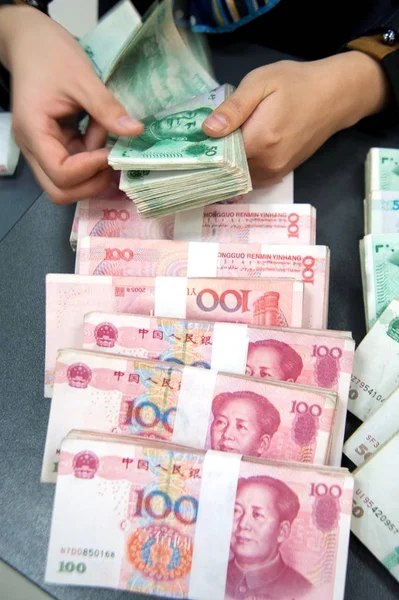 Funcionário Chinês Conta Notas Rmb Renminbi Yuan Banco Cidade Haian — Fotografia de Stock