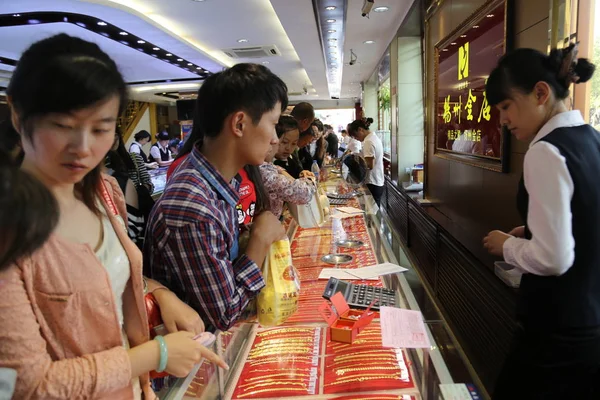 Китайський Магазин Клієнтів Золоті Прикраси Ювелірний Магазин Yangzhou Місто Східна — стокове фото