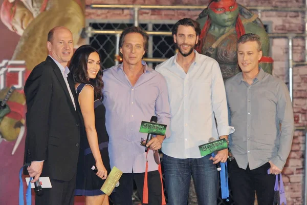 Actriz Estadounidense Megan Fox Segunda Izquierda Actor William Fichtner Centro — Foto de Stock