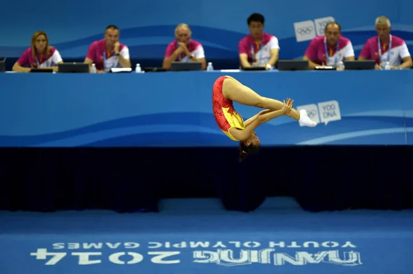 Chin Zhu Xueying Konkuruje Finale Trampolinie Kobiet Podczas 2014 Letnie — Zdjęcie stockowe