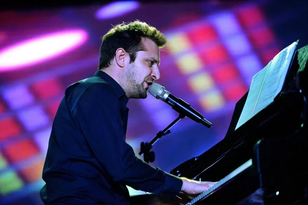 Pianista Compositor Francés Laurent Couson Actúa Durante Concierto Piano Ciudad — Foto de Stock