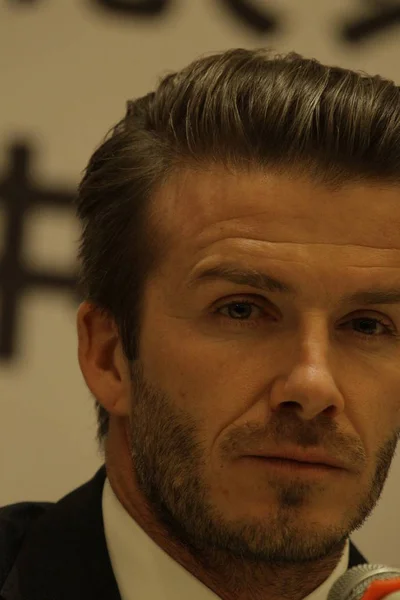 Der Englische Fußball Superstar David Beckham Reagiert Während Einer Pressekonferenz — Stockfoto