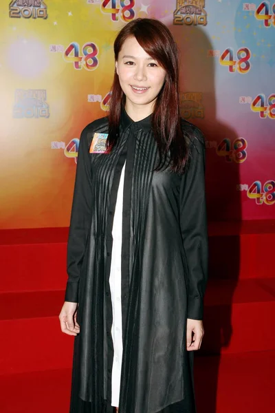 香港女演员黄美玲在2014年11月27日于中国香港举行的 2014年 Tvb 周年大奖新闻发布会上摆姿势 — 图库照片