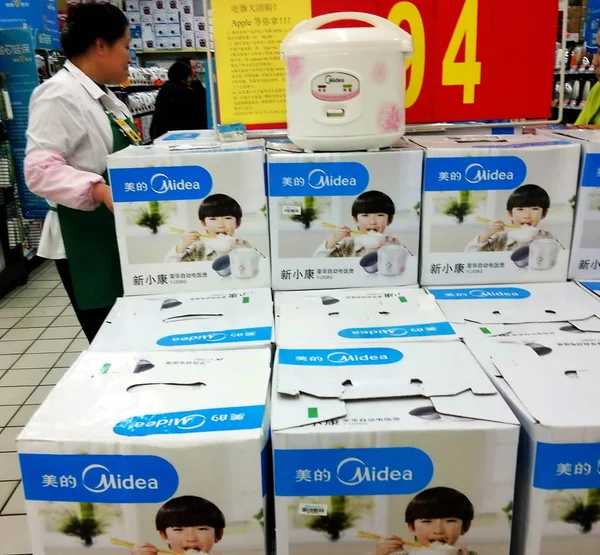 File Midea Electric Cookers Sale Supermarket Shanghai China January 2012 — стоковое фото