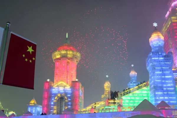 Turistas Observam Esculturas Gelo Durante 28Th Harbin International Ice Snow — Fotografia de Stock