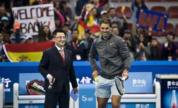 Rafael Nadal Aus Spanien Rechts Lächelt Nach Dem Sieg Über — Stockfoto