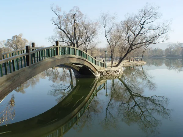 Uitzicht Een Brug Een Meer Het Chengde Mountain Resort Chengde — Stockfoto