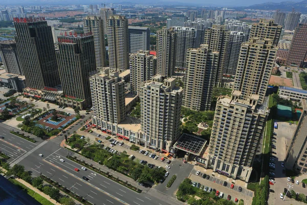 2014年8月17日 中国東部山東省リシャオ市で新築住宅マンションが見られる — ストック写真