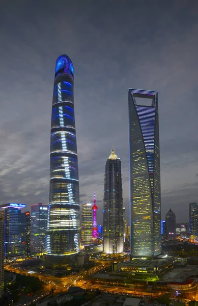 Shanghai Torony Balra Közvetlenül World Financial Center Jobbra Torony Jinmao — Stock Fotó