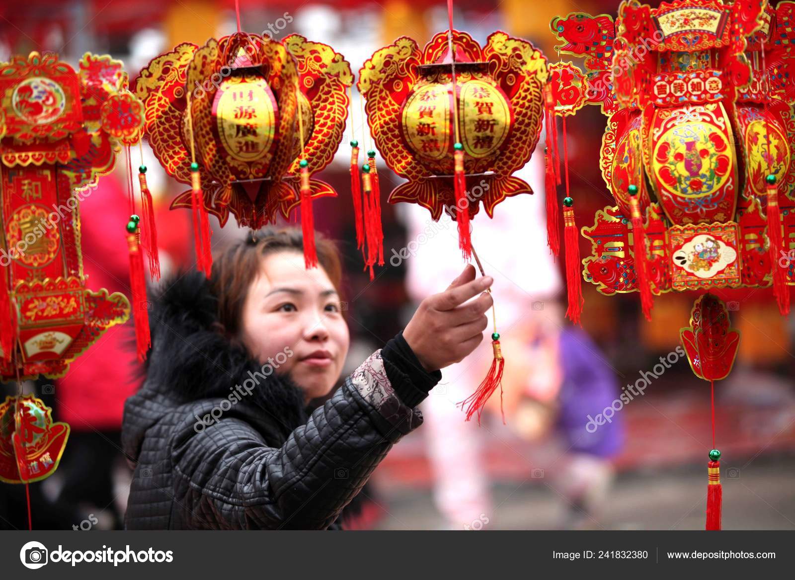 Chinese Woman Shops Red Decorations Upcoming Chinese Lunar New Year Stock Editorial Photo C Chinaimages
