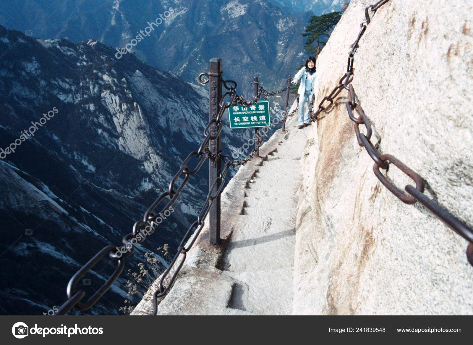 View Hiking Trail Mount Huashan Huashan Mountain Xian City Northwest —  Stock Editorial Photo © ChinaImages #241839548, image size:1600x1166