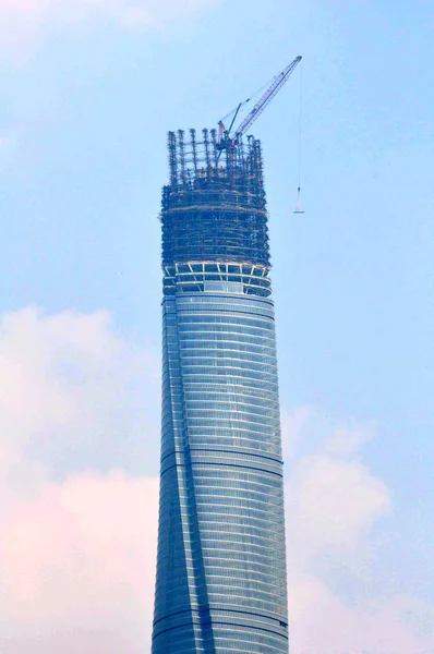 Viga Acero Final Está Siendo Izada Cima Torre Shanghai Construcción —  Fotos de Stock