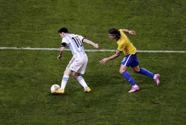 Lionel Messi Argentine Gauche Défie Filipe Luis Kasmirski Brésil Lors — Photo