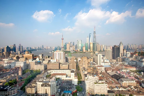 黄浦江と左 工事中 上海タワー 東方明珠テレビ塔 陸家嘴金融街のスカイライン高い 上海世界金融センターは 最も高い 番目右 金茂タワー 最も高い第 — ストック写真