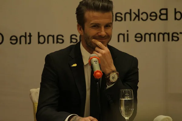 Superstar Del Calcio Inglese David Beckham Reagisce Durante Una Conferenza — Foto Stock