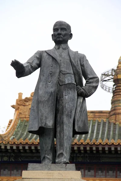 Вид Статую Доктора Сен Перший Президент Засновник Батька Китайської Республіки — стокове фото