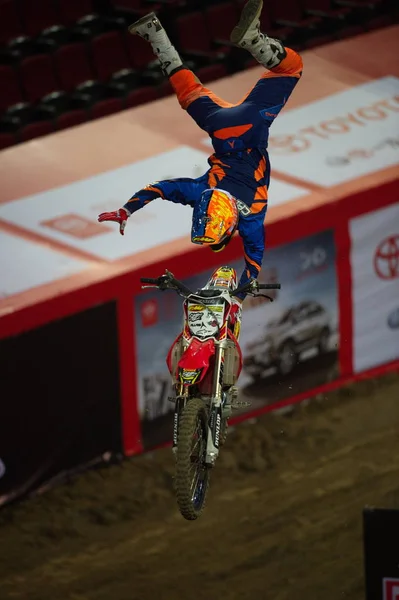 Coureur Produit Concourt Lors Nuit Championnat Monde Motocross Acrobatique Jumps — Photo