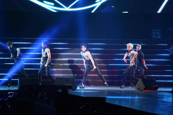 2014年9月11日 韩国男孩团体 Jyj 在台湾台北举行的亚洲巡演音乐会上表演 — 图库照片