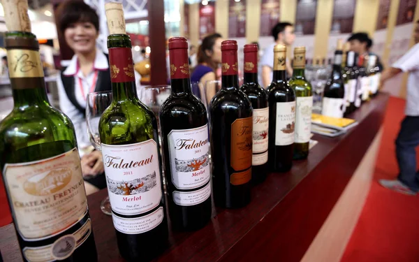 Thal Şarap Şişeleri Guangzhou Kentinde Çin Uluslararası Şarap Expo 2013 — Stok fotoğraf