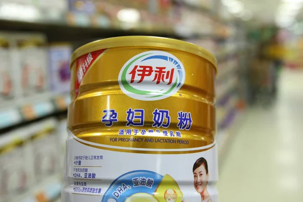 Customer Shops Tin Yili Milk Powder Pregnancy Lactation Period Supermarket — Stock Photo, Image