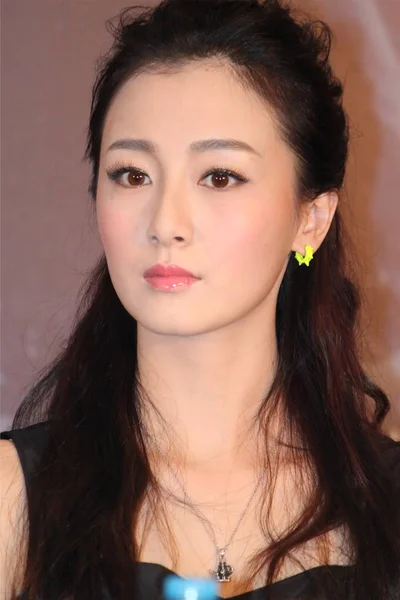 彼女の新しい映画 男の太一 2013 中国広東省広州市で記者会見に臨んだ中国女優がた清 — ストック写真