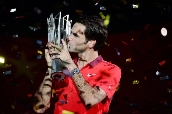 Roger Federer Suiza Besa Trofeo Campeón Ceremonia Entrega Premios Después — Foto de Stock