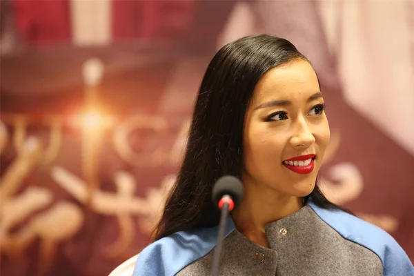 Die Chinesische Sängerin Jike Junyi Bei Einer Pressekonferenz Ihrem Neuen — Stockfoto