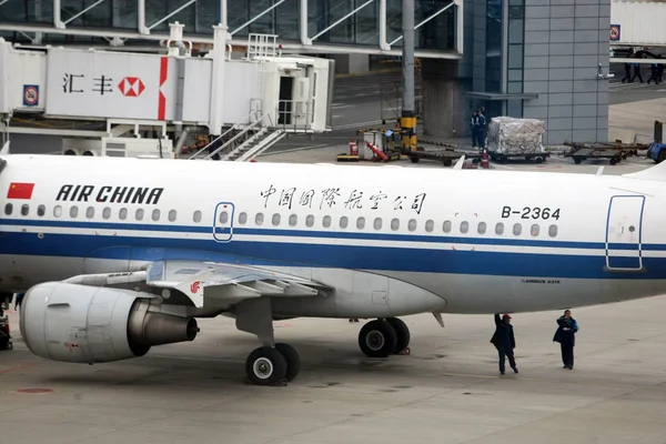 Пассажирский Реактивный Самолет Air China Припаркован Шанхайском Аэропорту Хунцяо Шанхае — стоковое фото